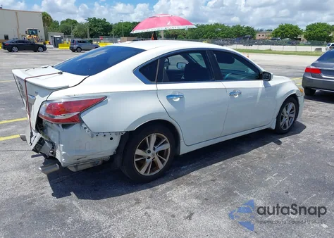 2015 Nissan Altima 2.5 Sv z USA, uszkodzony, nr VIN 1N4AL3AP2FC196271